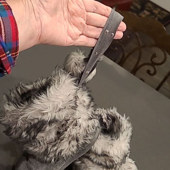 Sz (13-1) faux fur Suede like upper. NWOT - Picture 8 of 12
